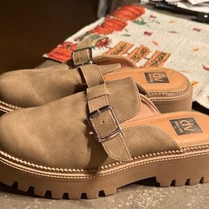 Dolce Vita Women's Brown Suede Mules